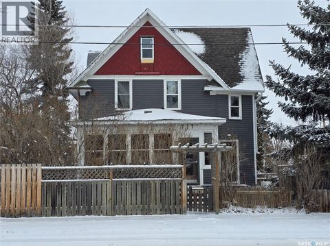 717 Coteau AVENUE Weyburn SK S4H0G9