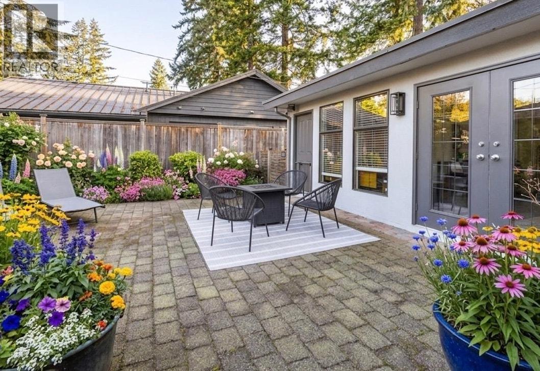 4198 SUNSET BOULEVARD