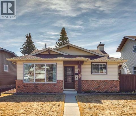 2627 126 Avenue SW Calgary AB T2W3V5