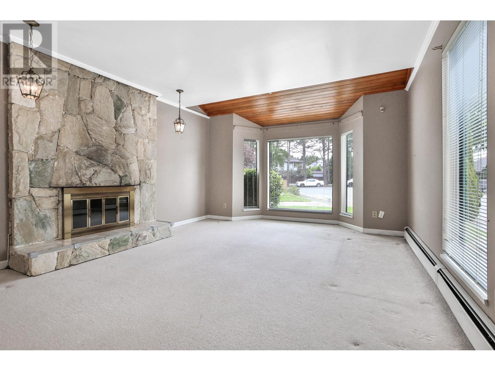 9811 GILBERT CRESCENT