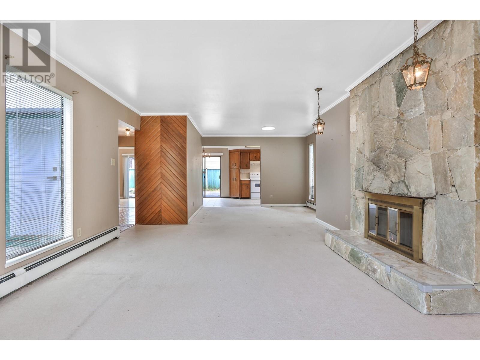 9811 GILBERT CRESCENT