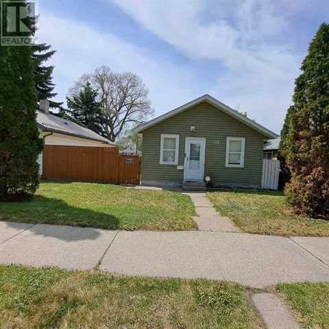 132 20 Street N Lethbridge AB T1H3M5