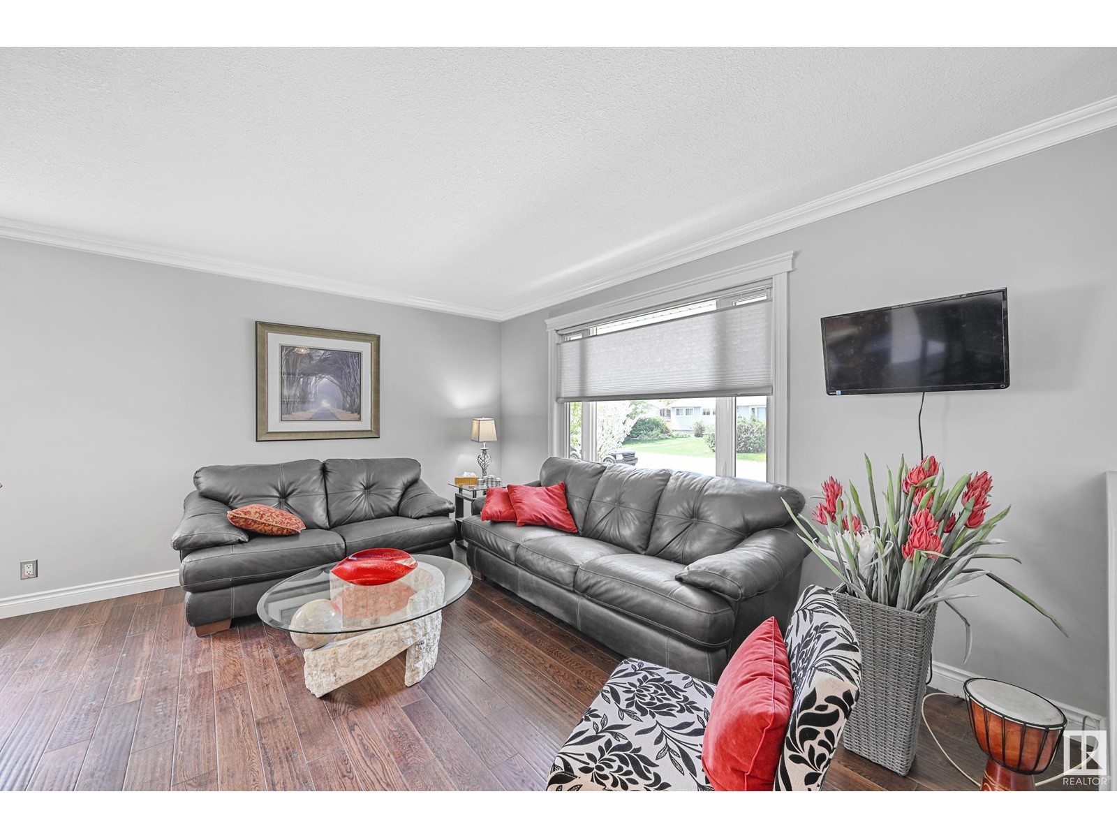 8915 148 ST NW