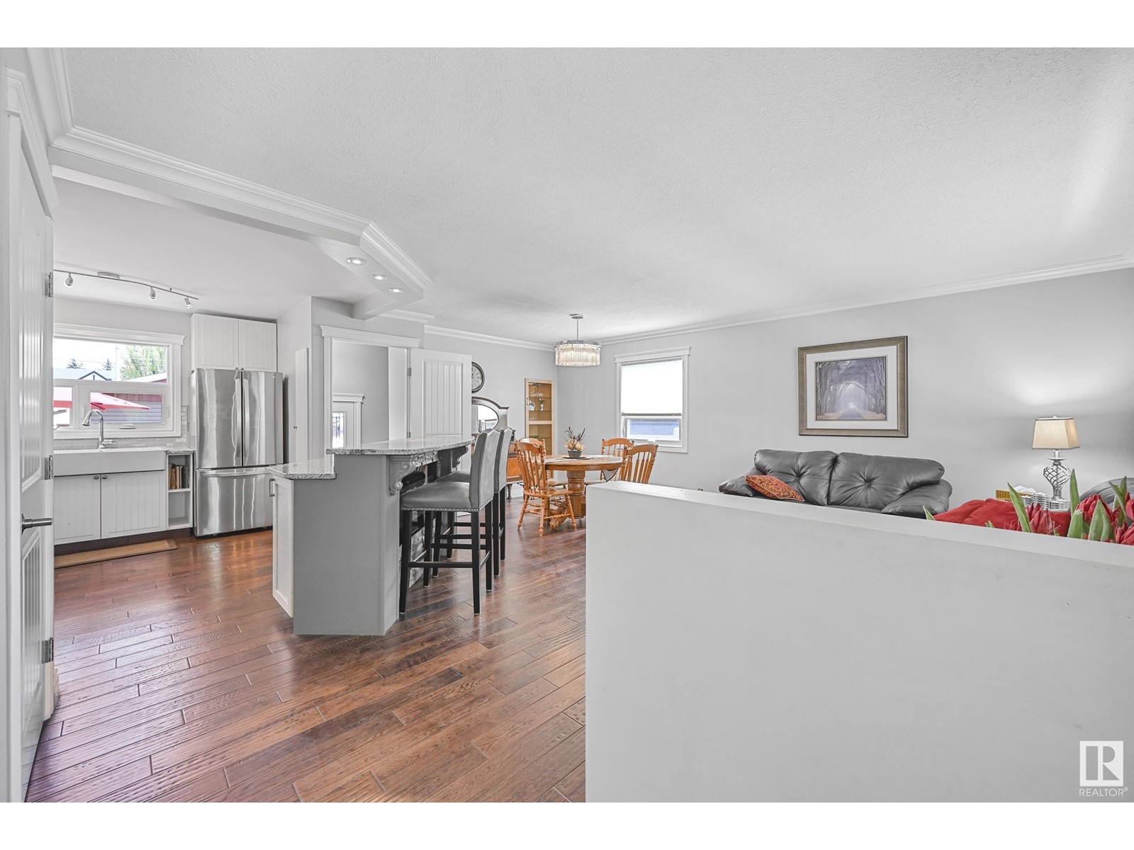 8915 148 ST NW