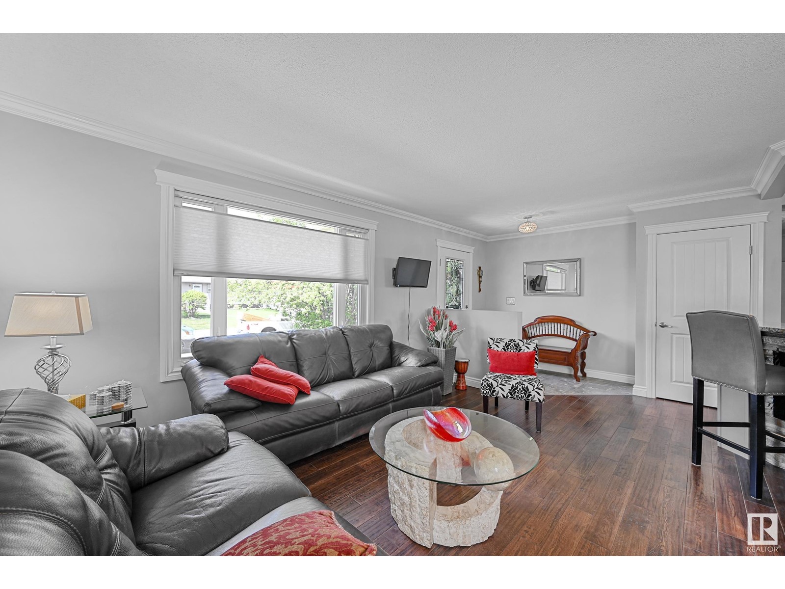 8915 148 ST NW