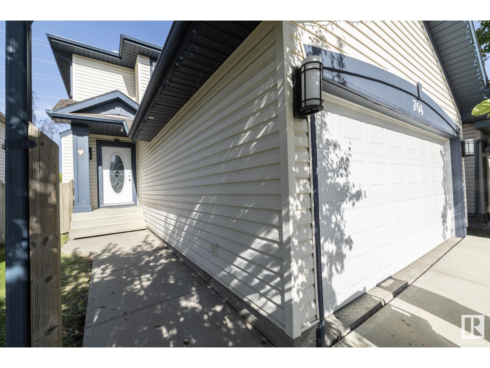 704 87 ST SW