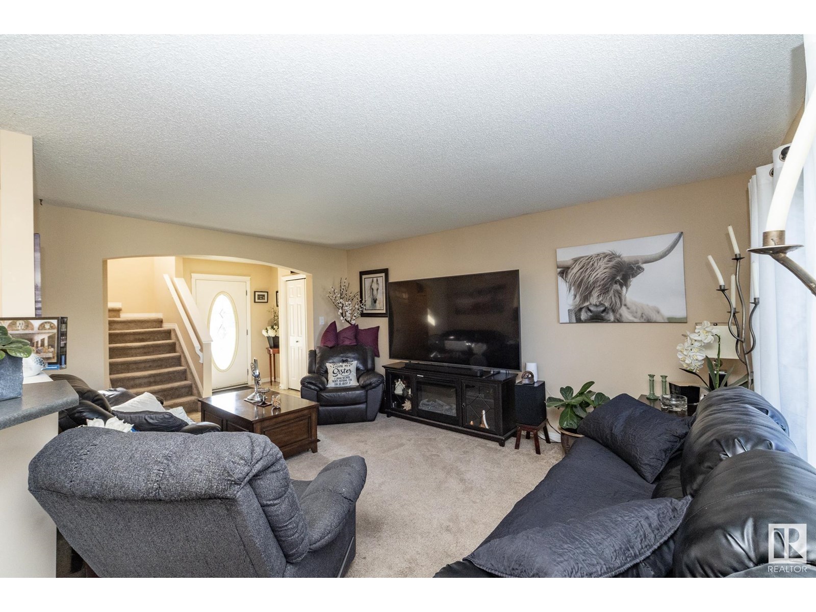 704 87 ST SW