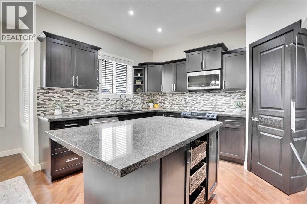 142 Luxstone View SW