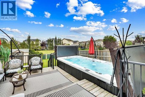 142 Luxstone View SW Airdrie AB T4B0J9