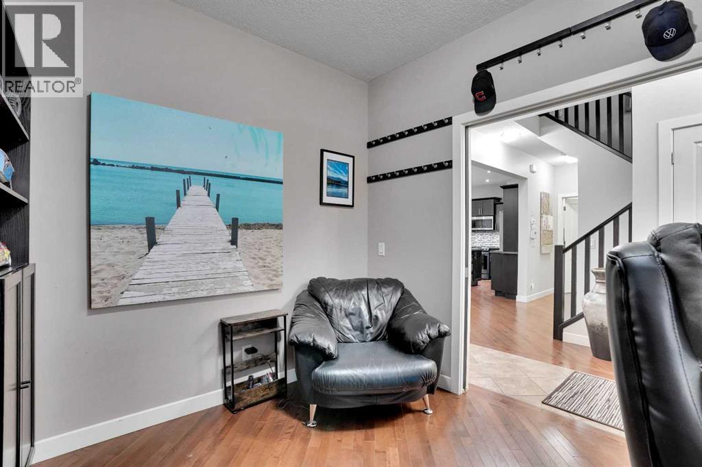 142 Luxstone View SW