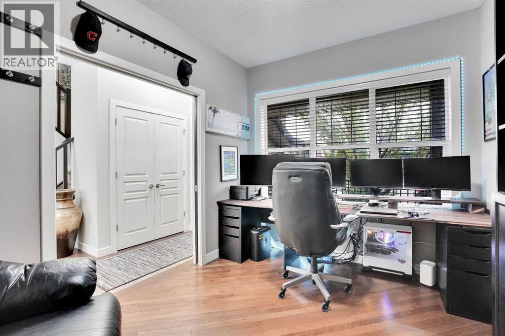 142 Luxstone View SW