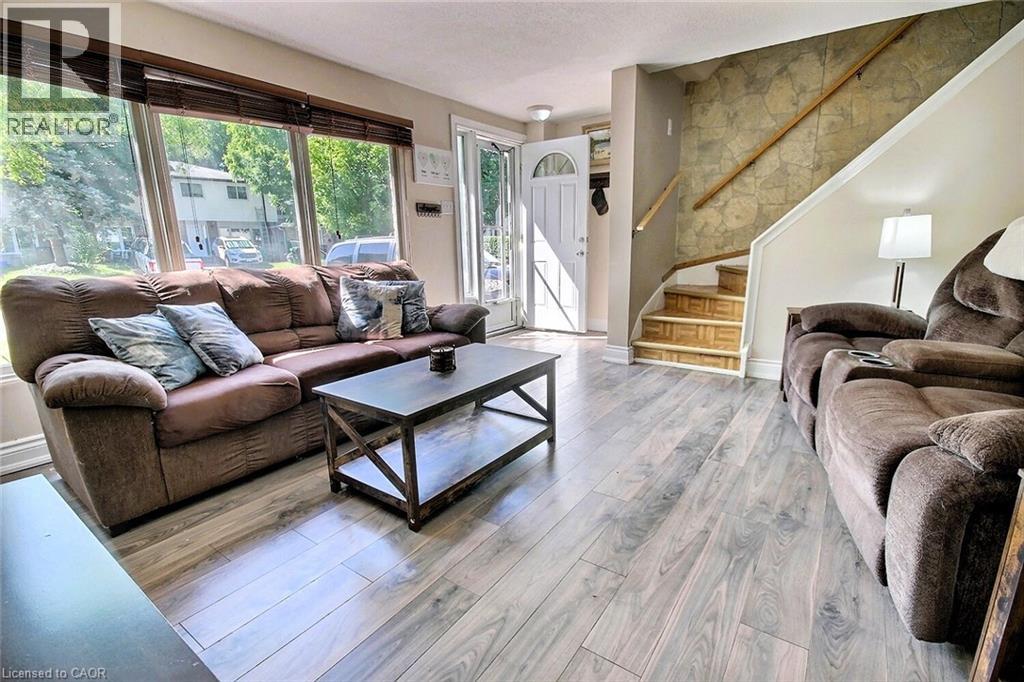 541 PARKVIEW Crescent
