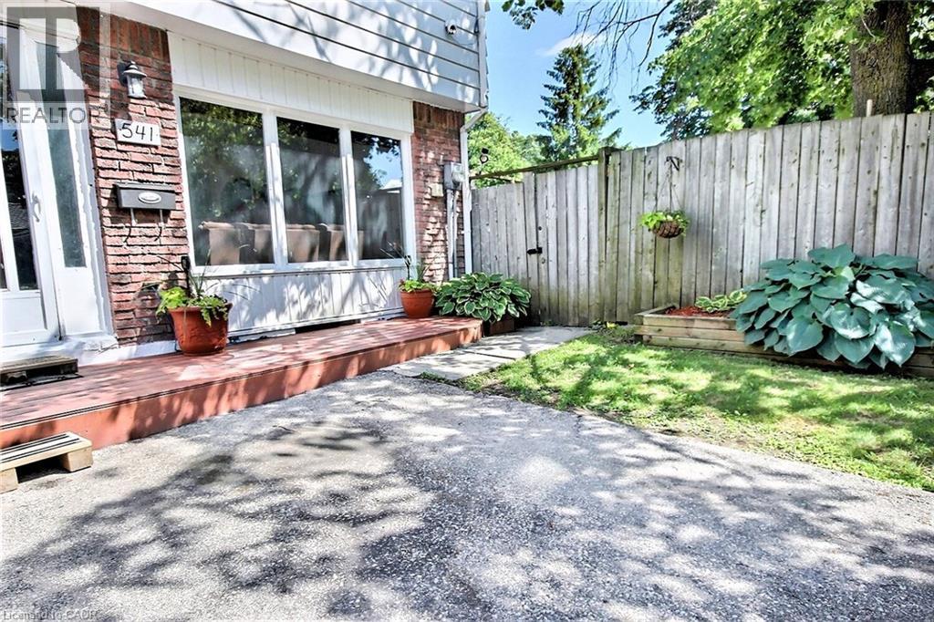 541 PARKVIEW Crescent