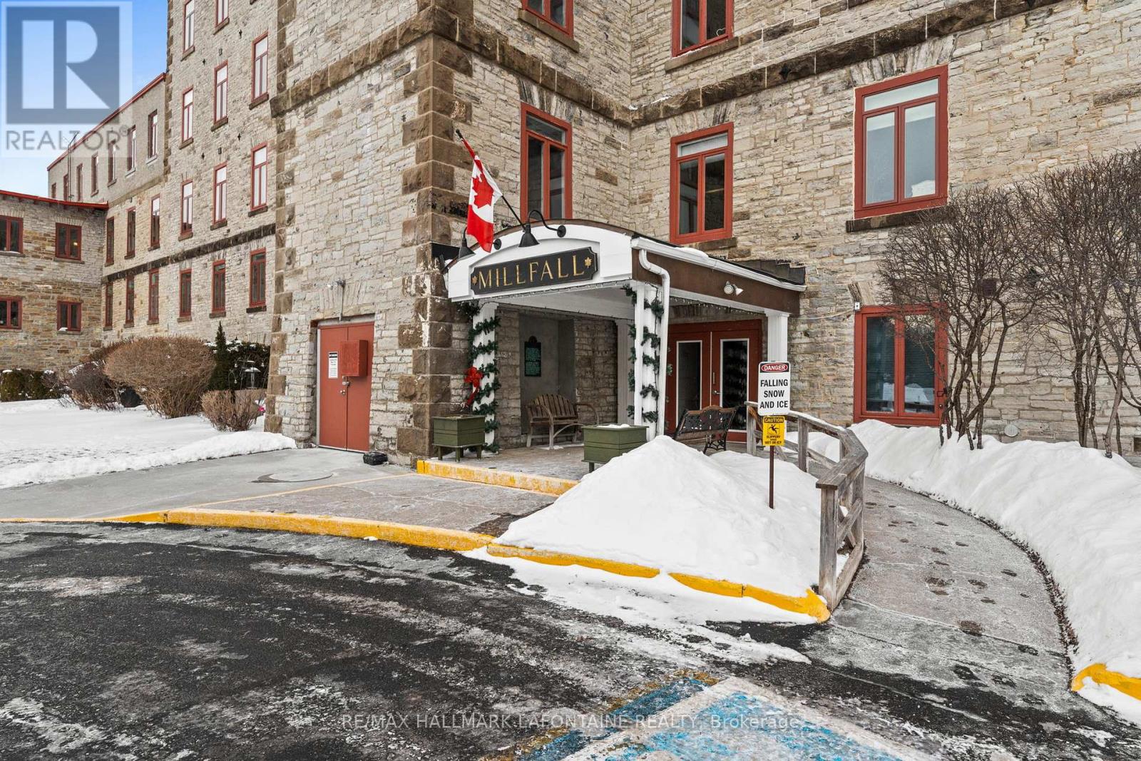 107 - 1 ROSAMOND STREET E