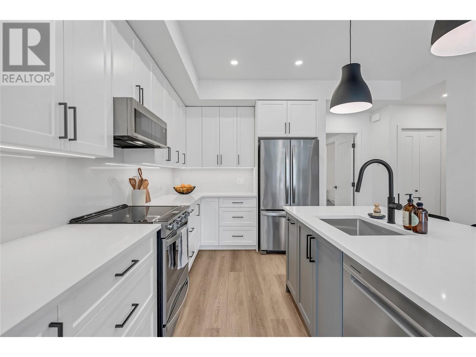 687 Victoria Drive Unit# 101