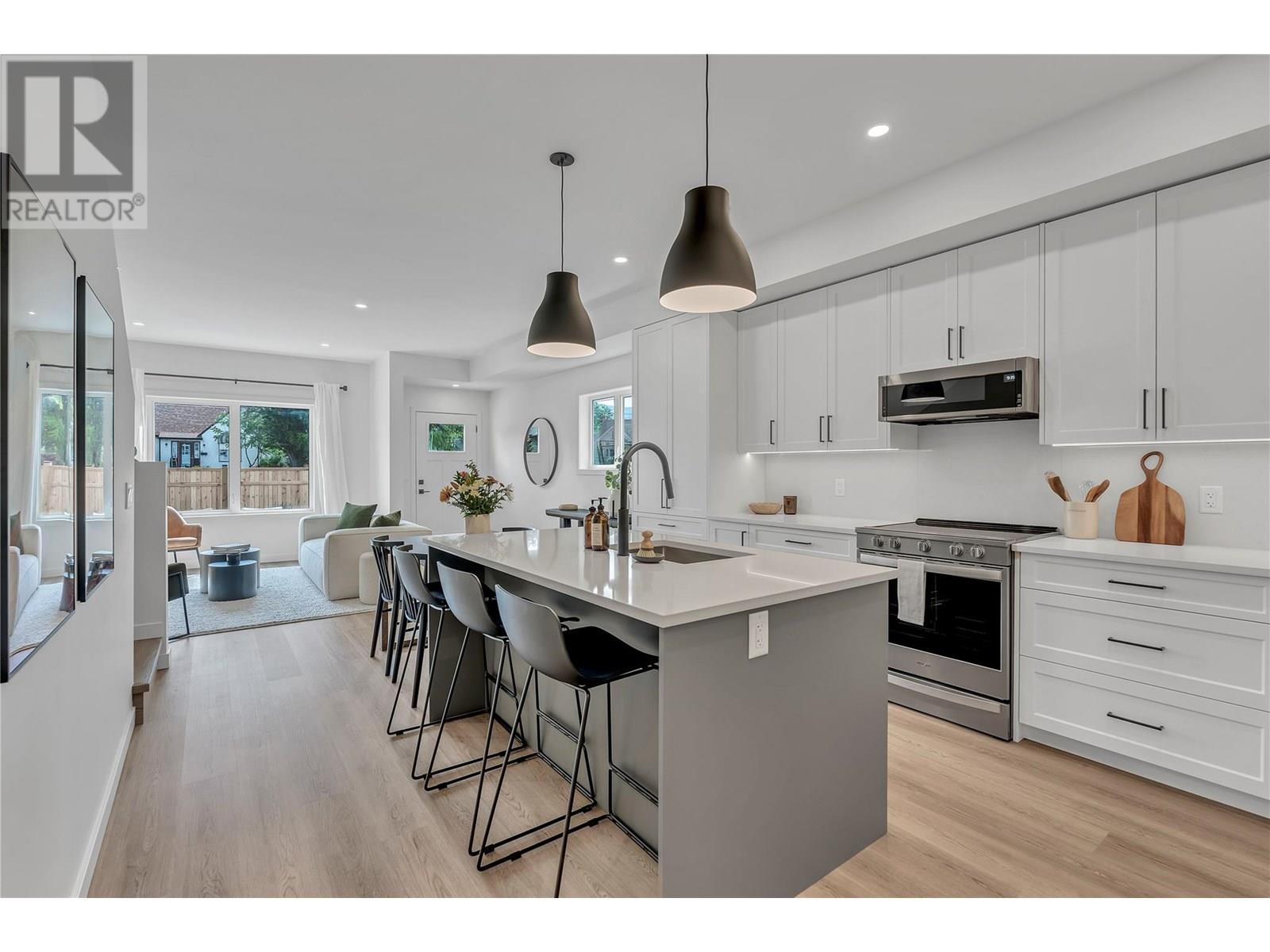 687 Victoria Drive Unit# 101