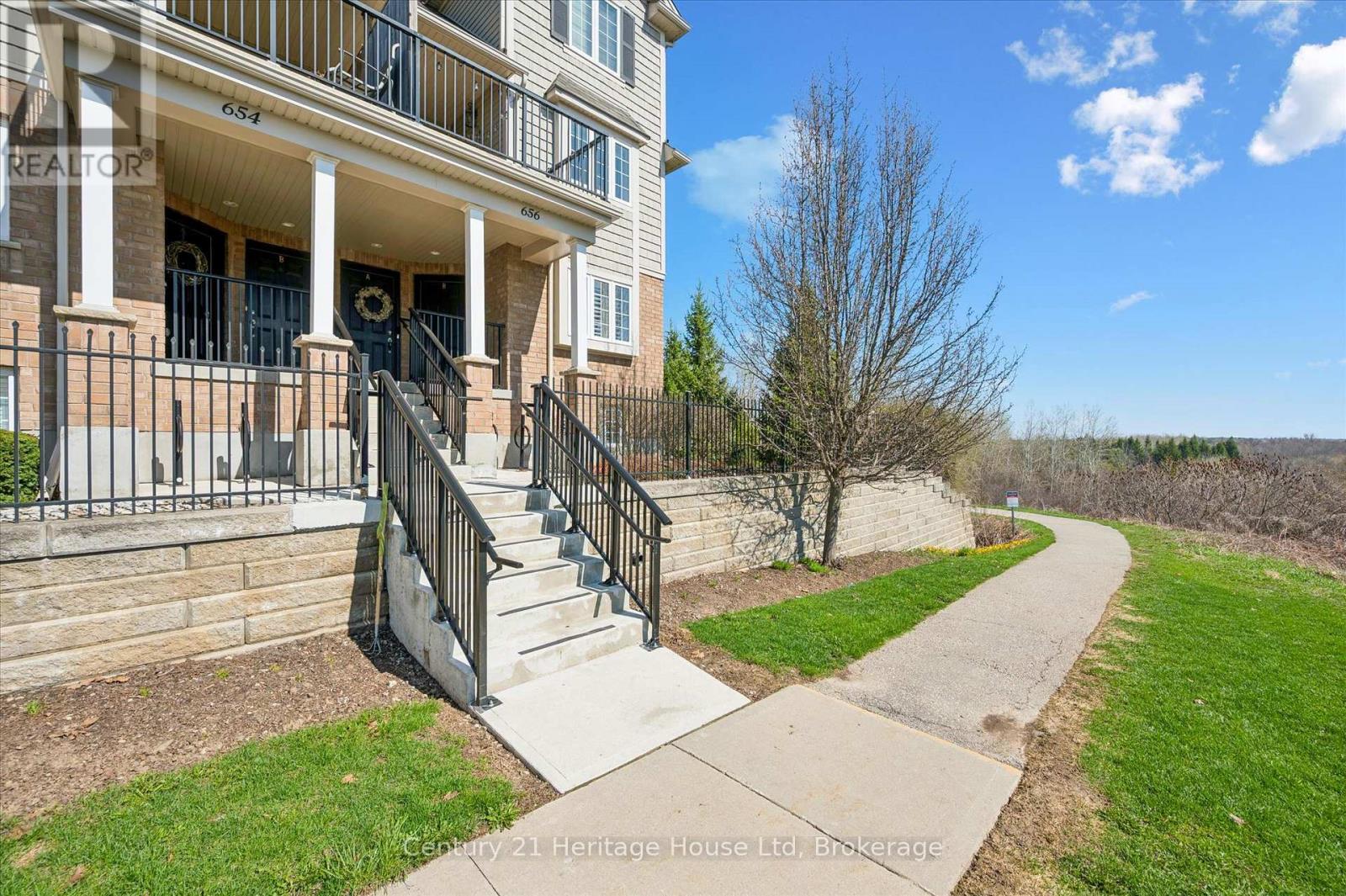 B - 656 WOODLAWN ROAD E