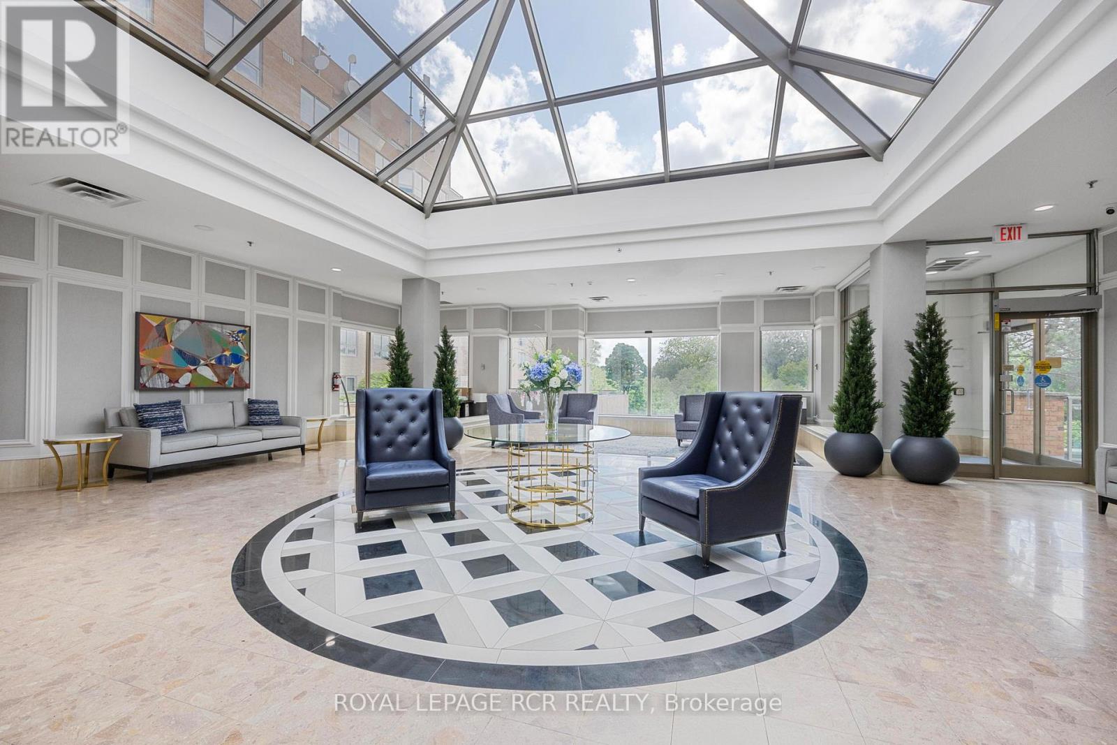 213 - 14924 YONGE STREET