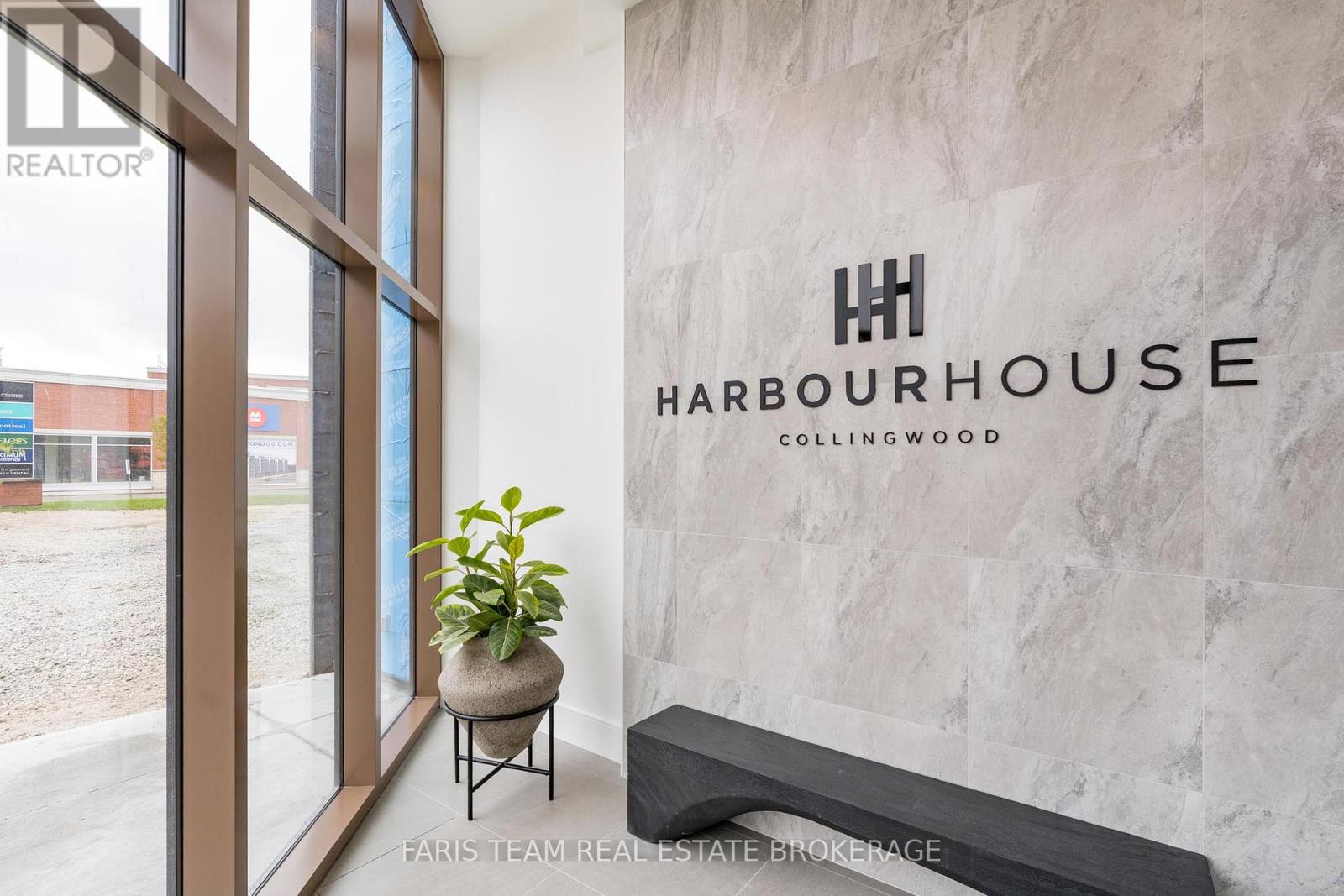 412 - 31 HURON STREET