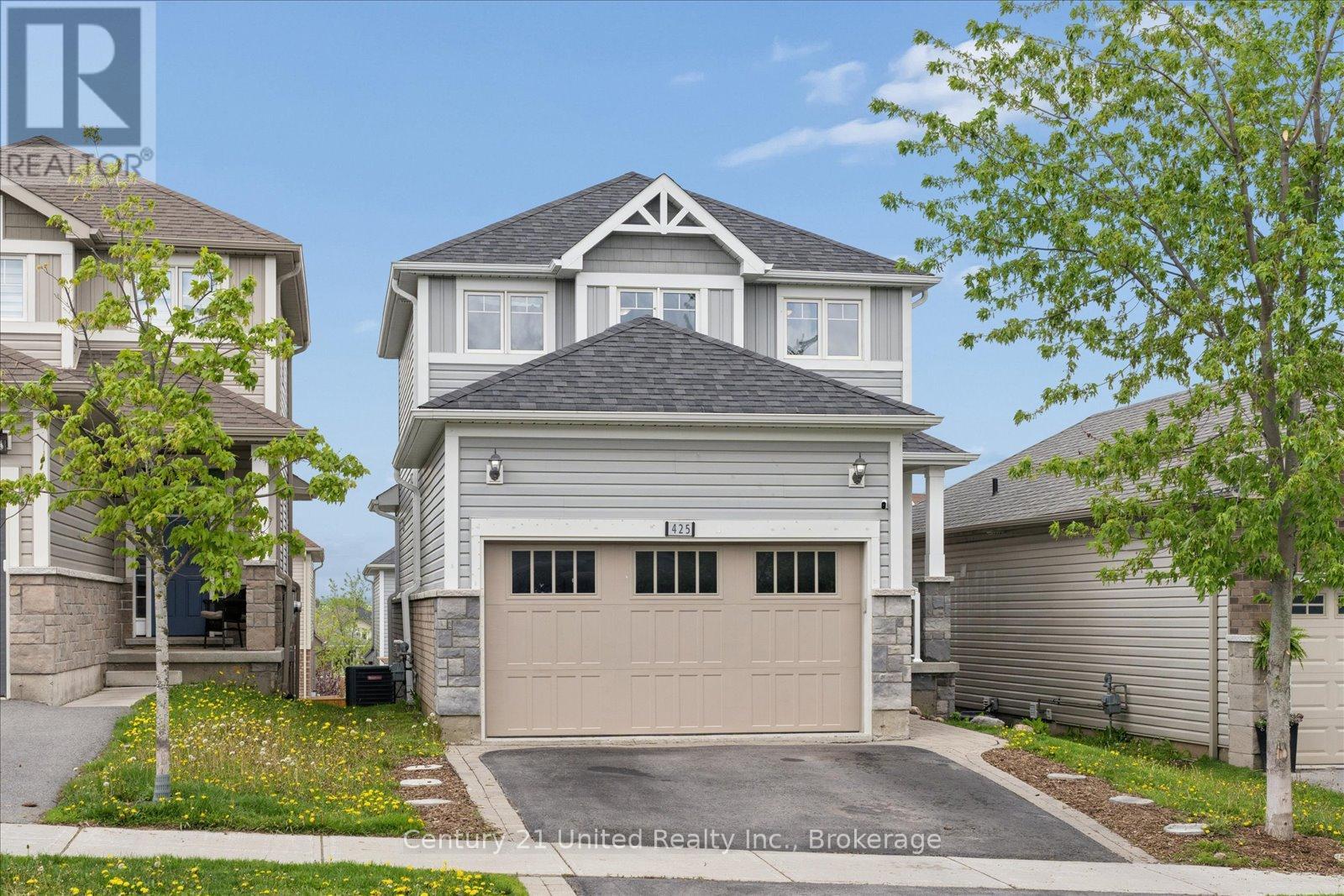 Photo 1 of 50 — 425 FLORENCE DRIVE, Peterborough (Monaghan Ward 2), ON K9J0H7
