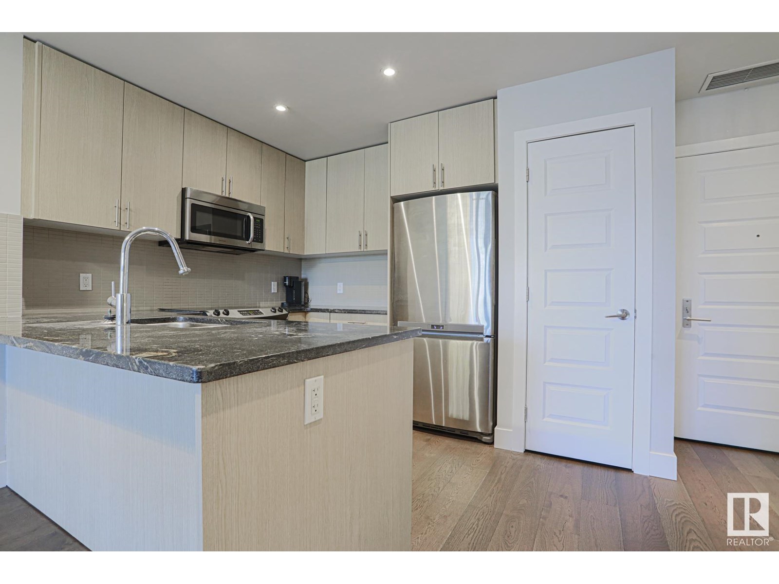 #208 10140 150 ST NW
