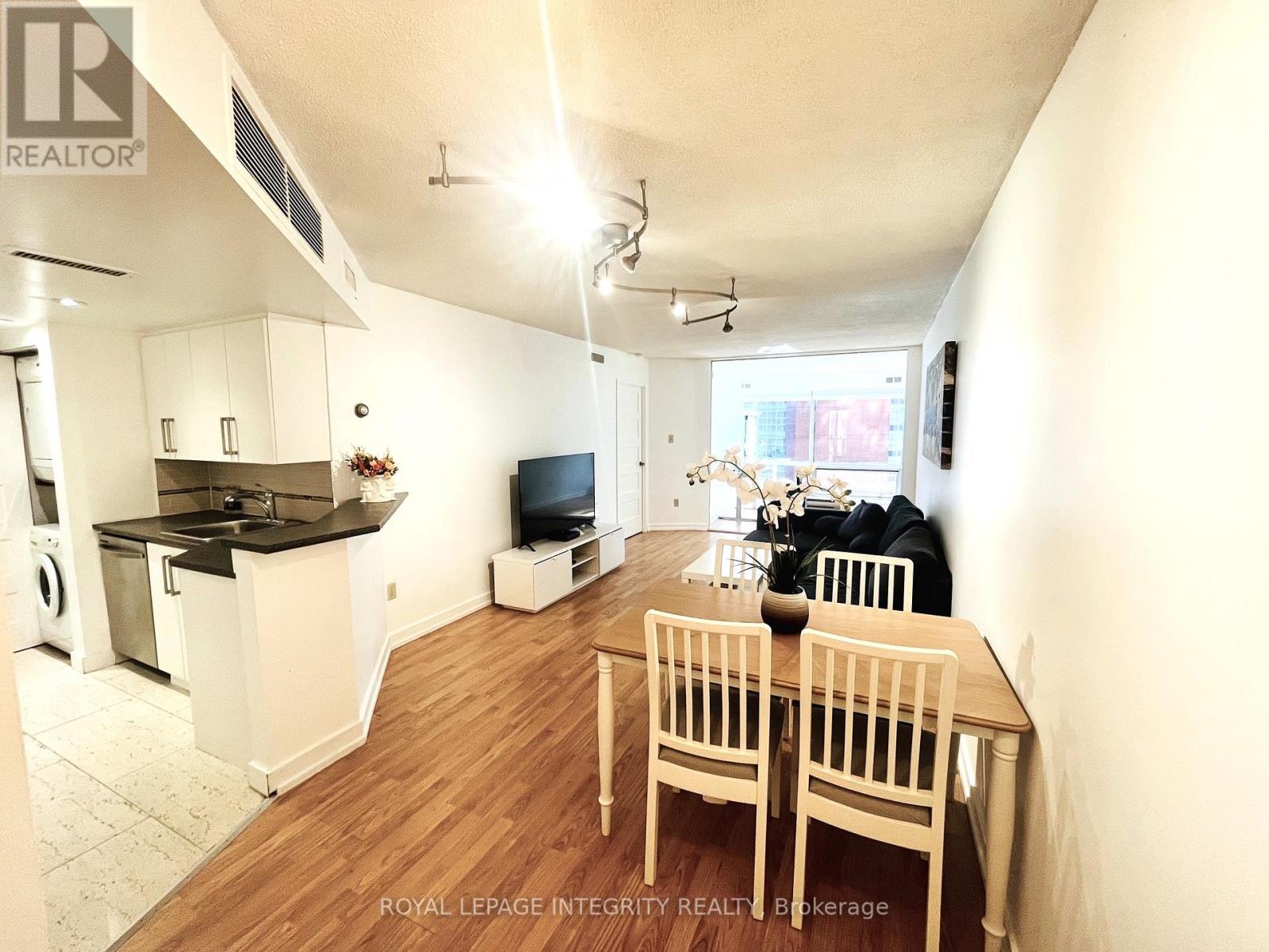 406 - 1001 BAY STREET