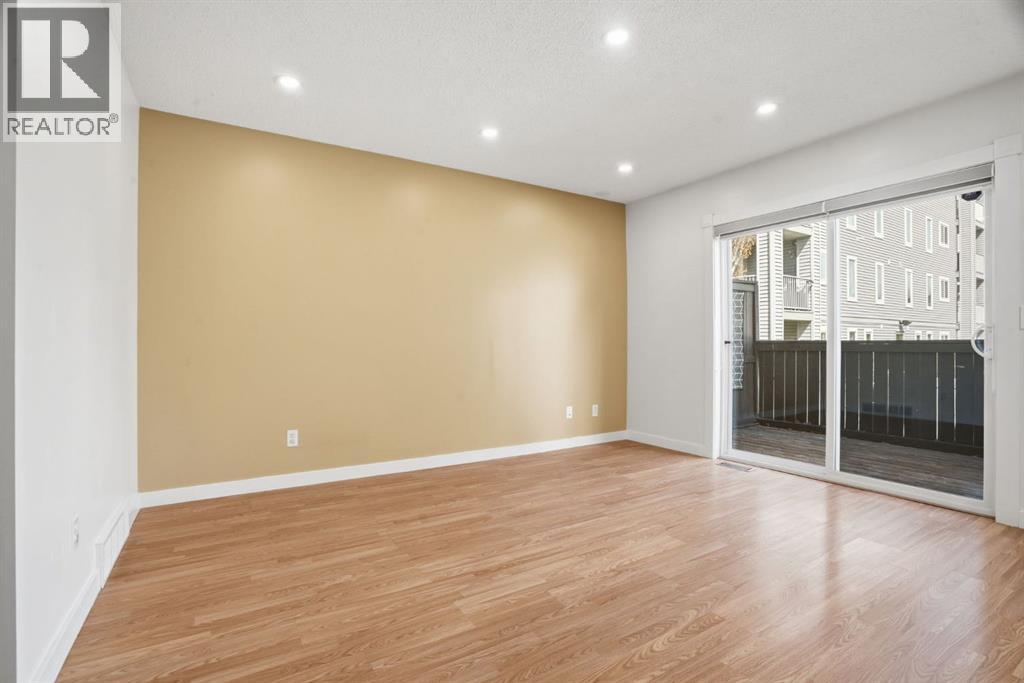 204, 760 Railway Gate SW