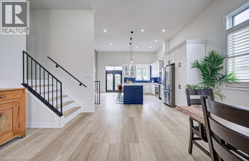 22 LONG Lane
