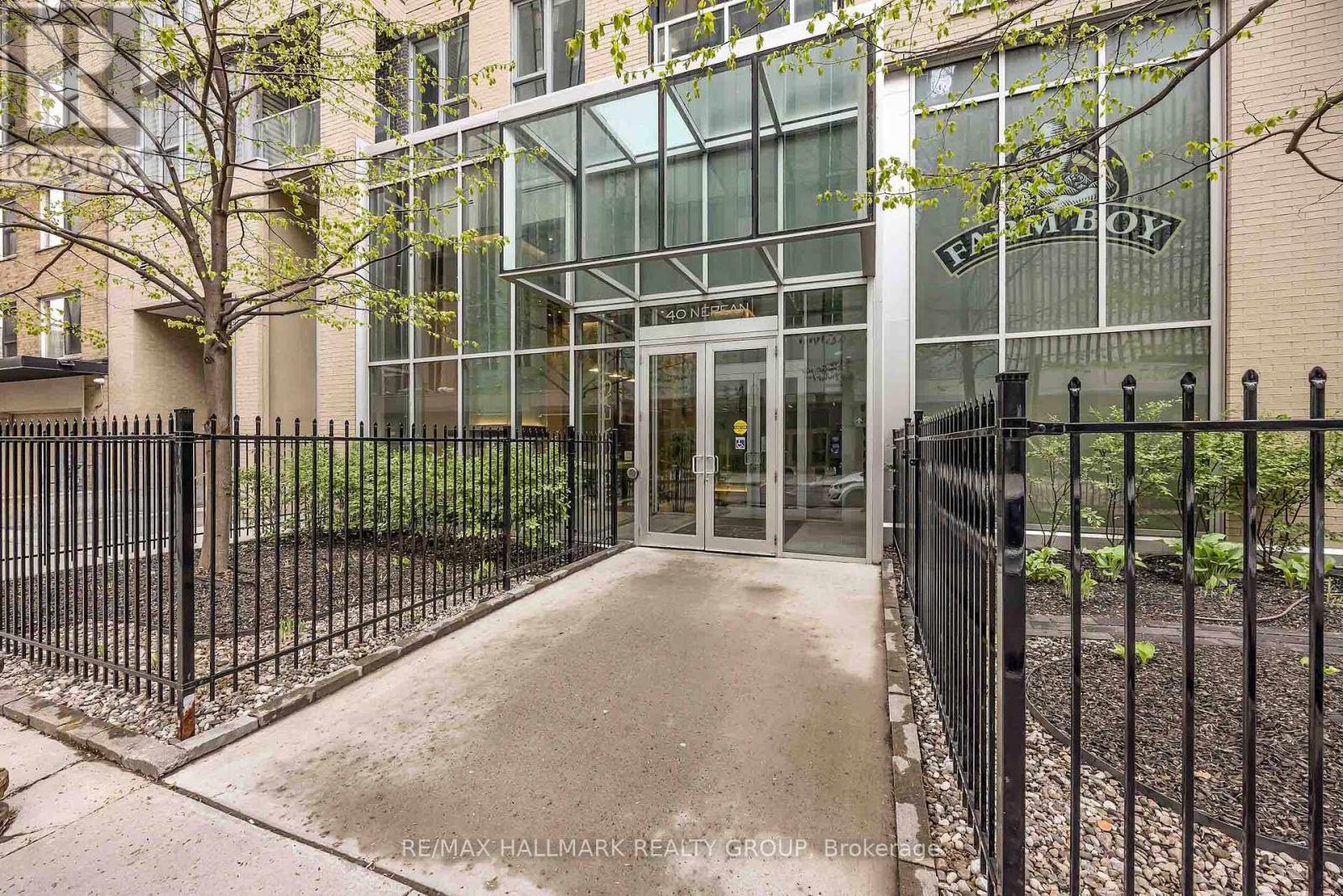 1905 - 40 NEPEAN STREET