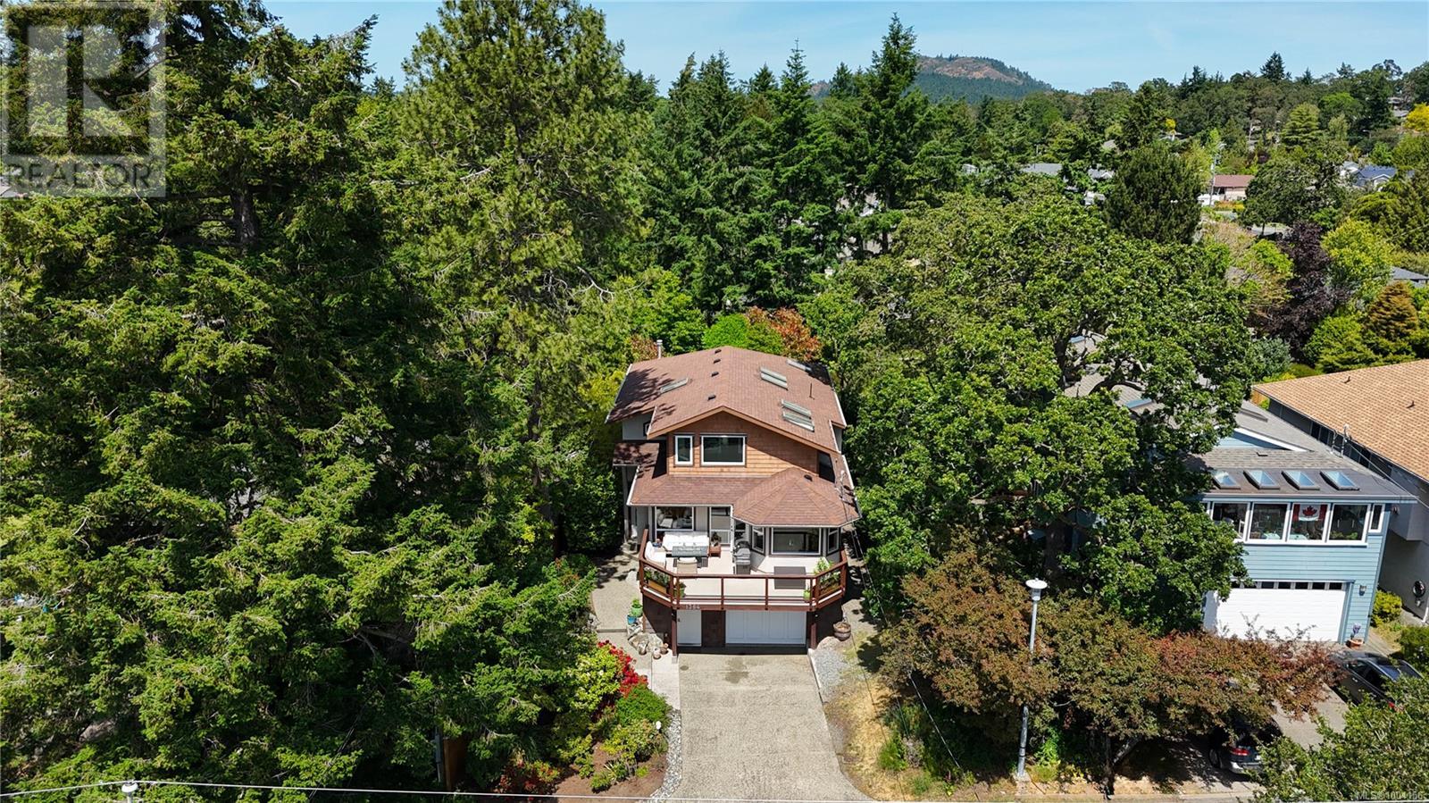 1364 Queensbury Ave