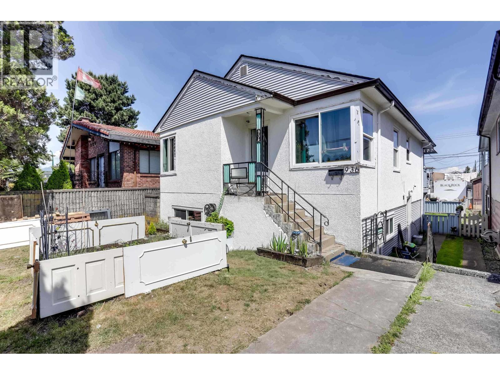 Photo 1 of 20 — 936 NANAIMO STREET, Vancouver, BC V5L4S9