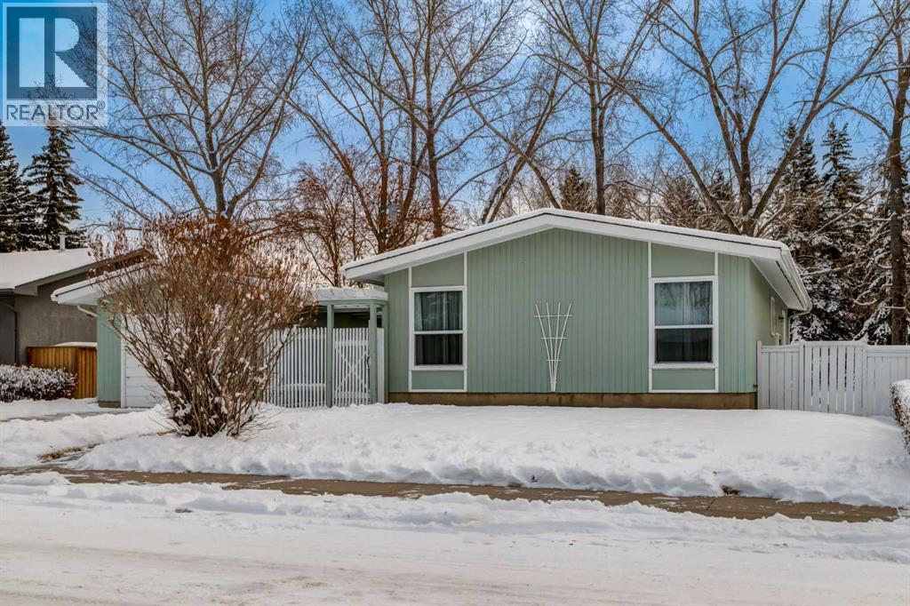 180 Maple Court Crescent SE