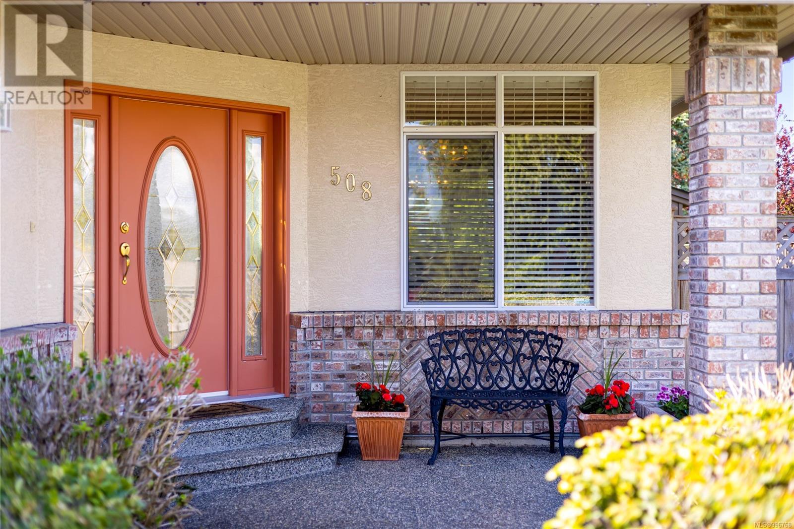 508 Dogleg Close