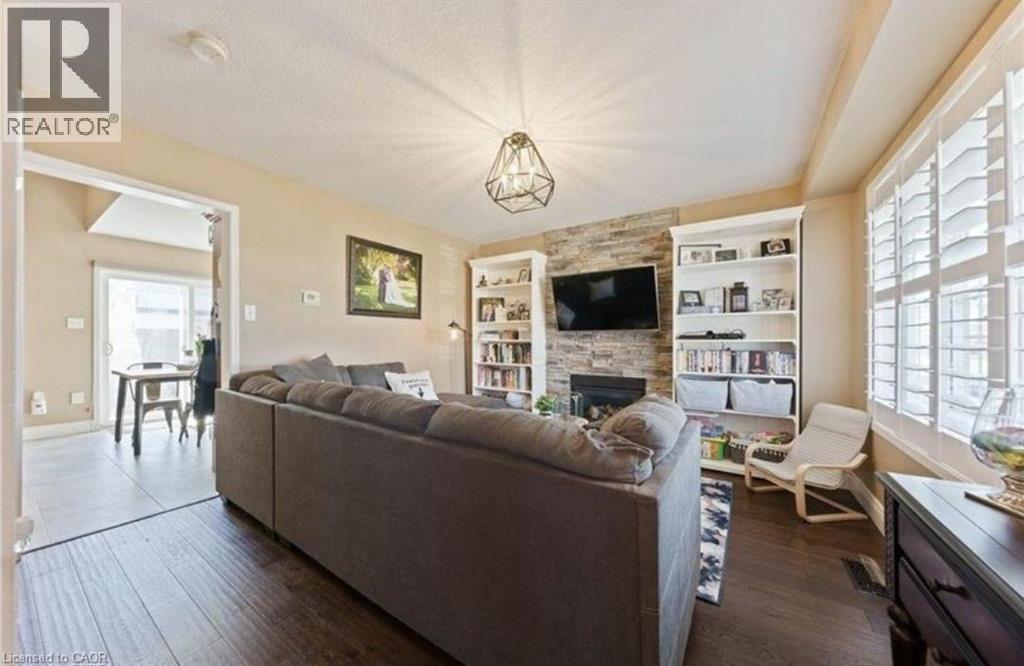 Photo 1 of 13 — 83 OSBORN Avenue Unit# Upper, Brantford, ON N3T6R3