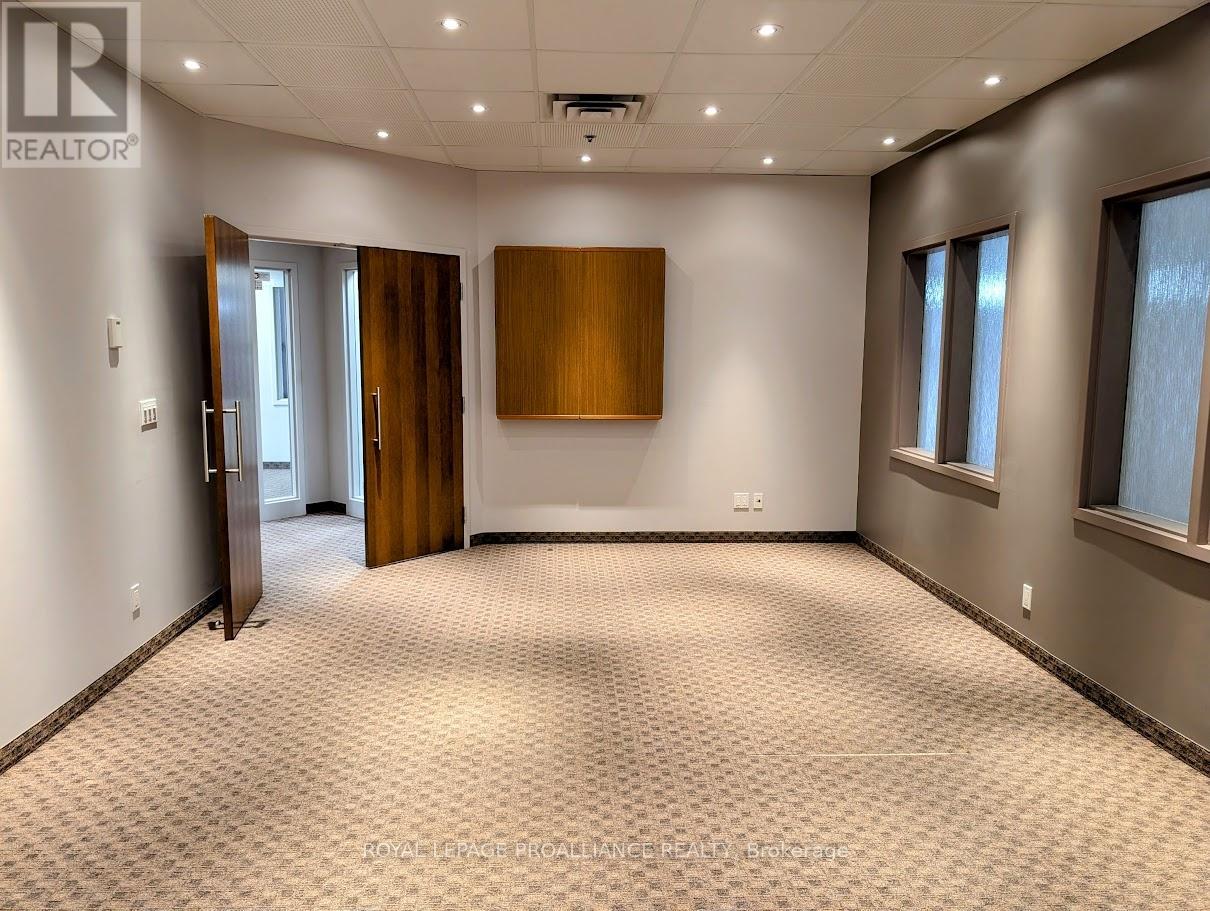 1B - 165 SHERBROOKE STREET