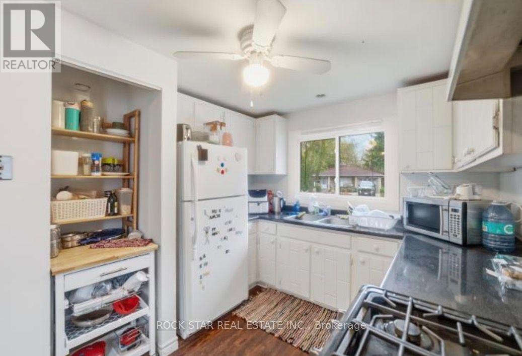 402 MIDWOOD CRESCENT