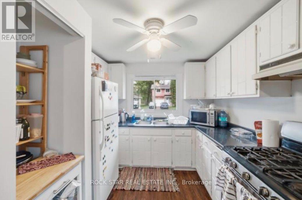402 MIDWOOD CRESCENT
