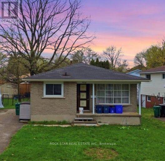 402 MIDWOOD CRESCENT