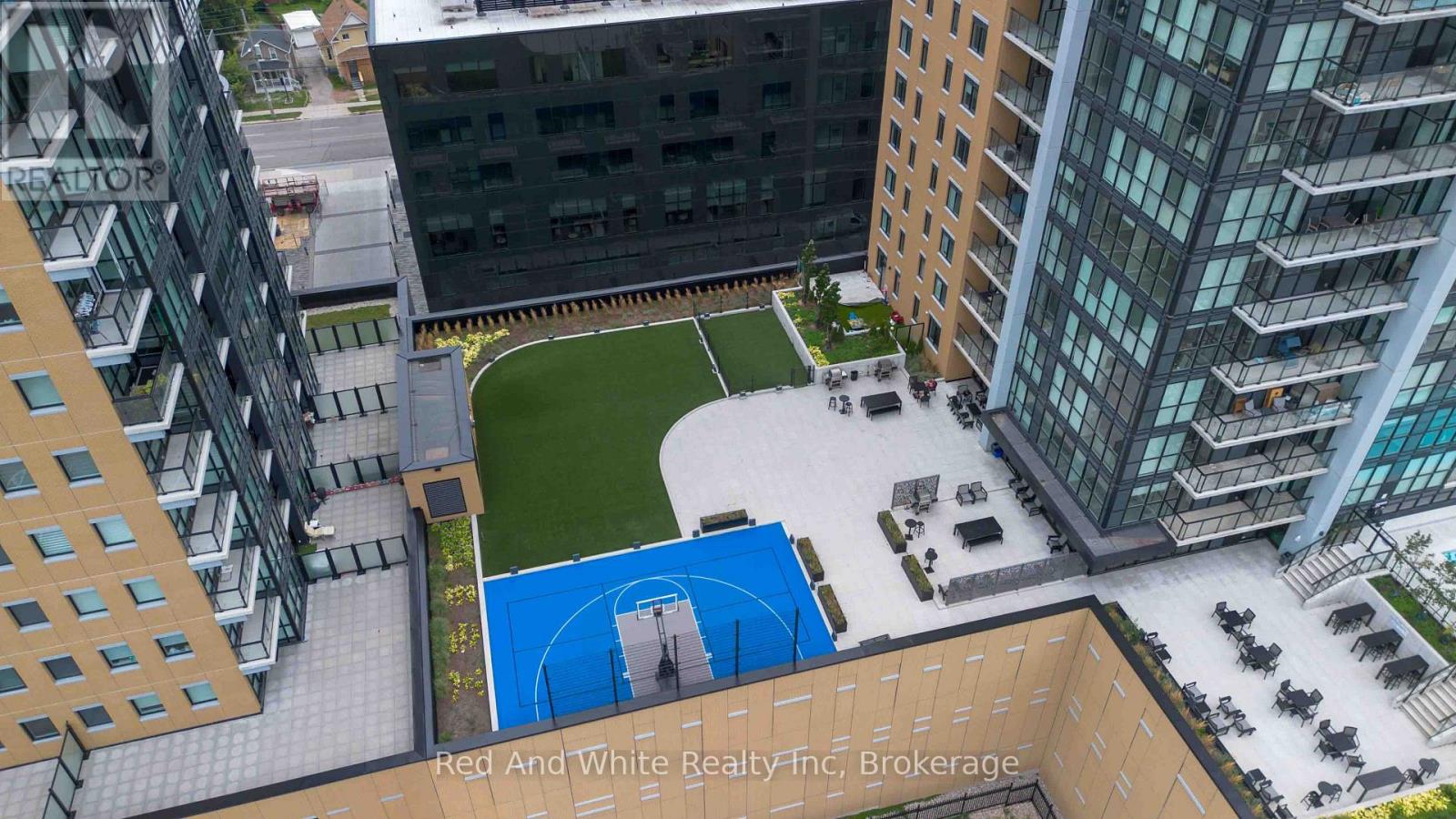 605 - 108 GARMENT STREET