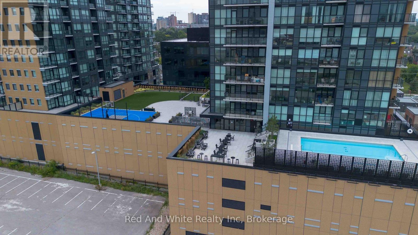 605 - 108 GARMENT STREET