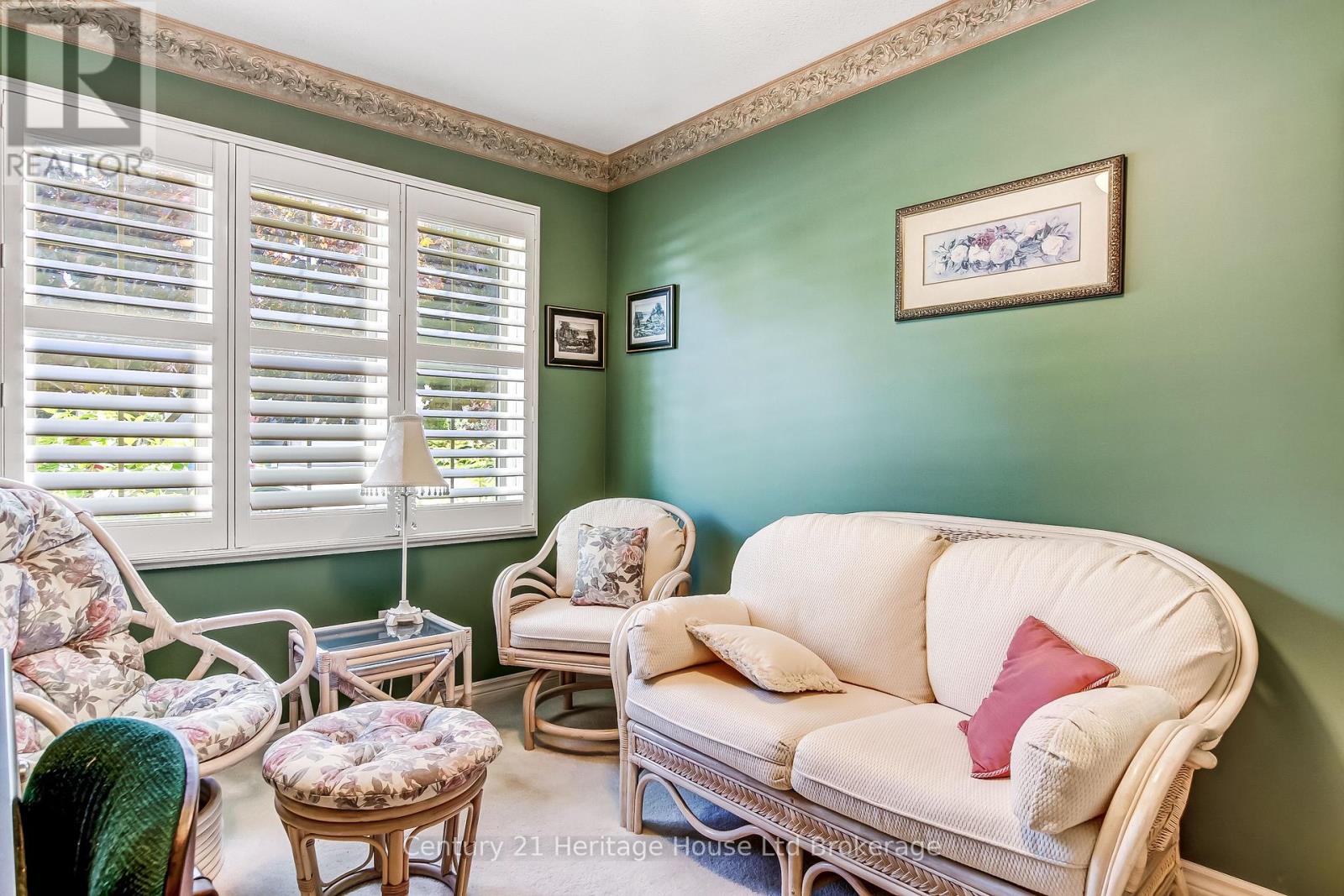 54 - 19 HANLON PLACE