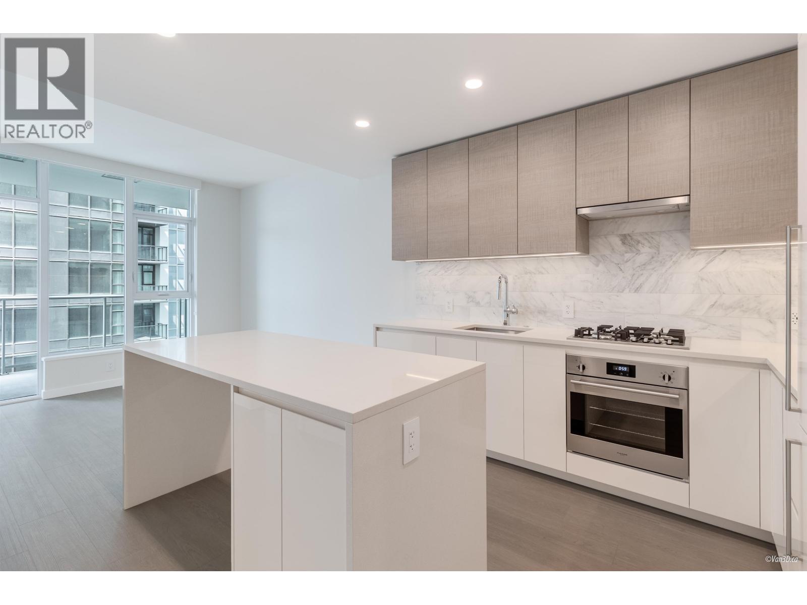 2706 2186 GILMORE AVENUE