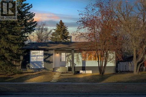 352 Queen Charlotte Drive SE Calgary AB T2J4H3