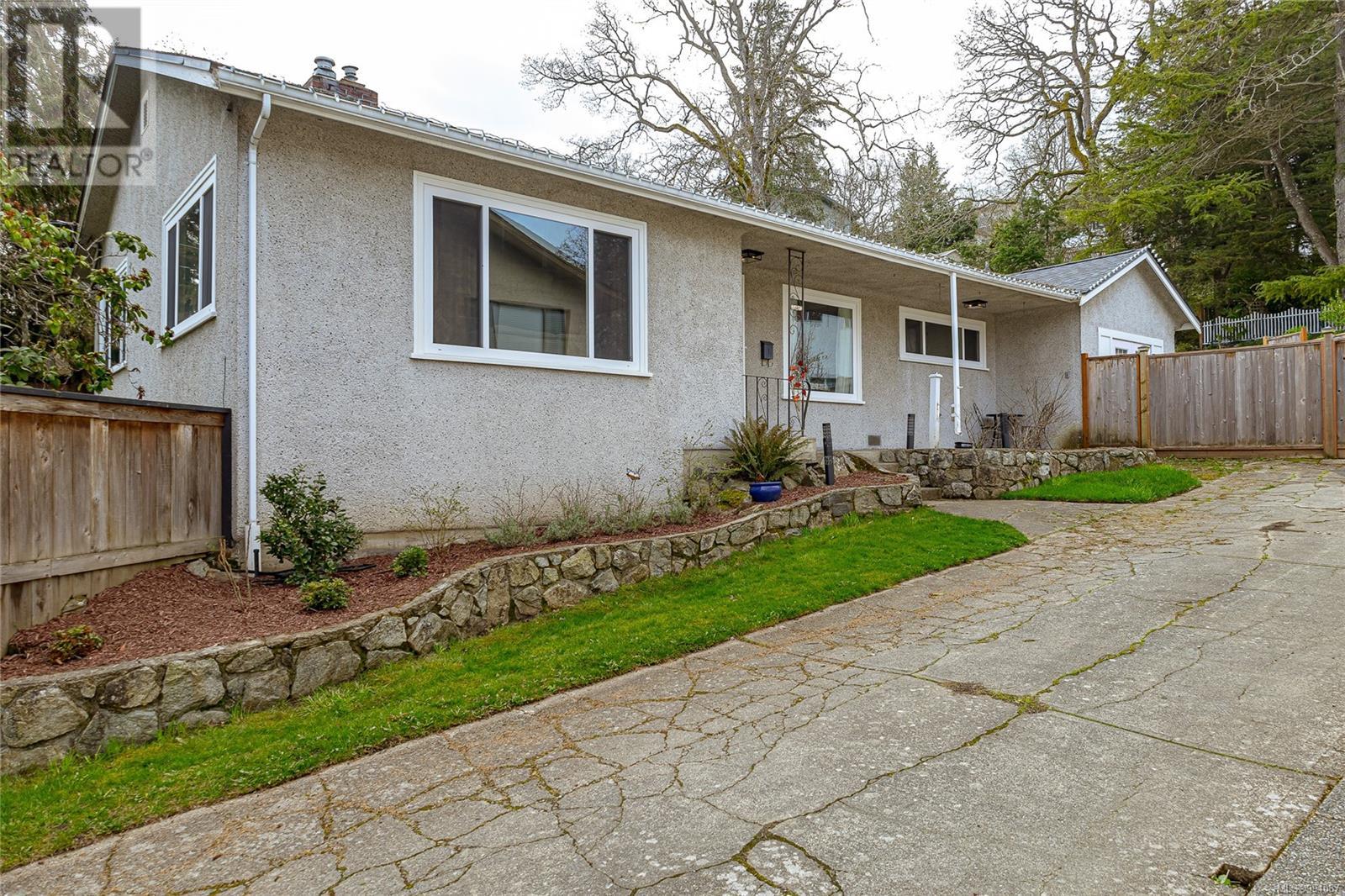 4078 Quadra St