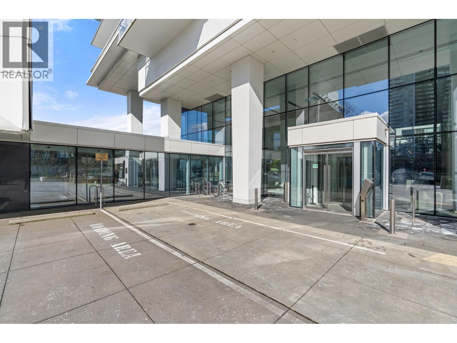 3302 1888 GILMORE AVENUE