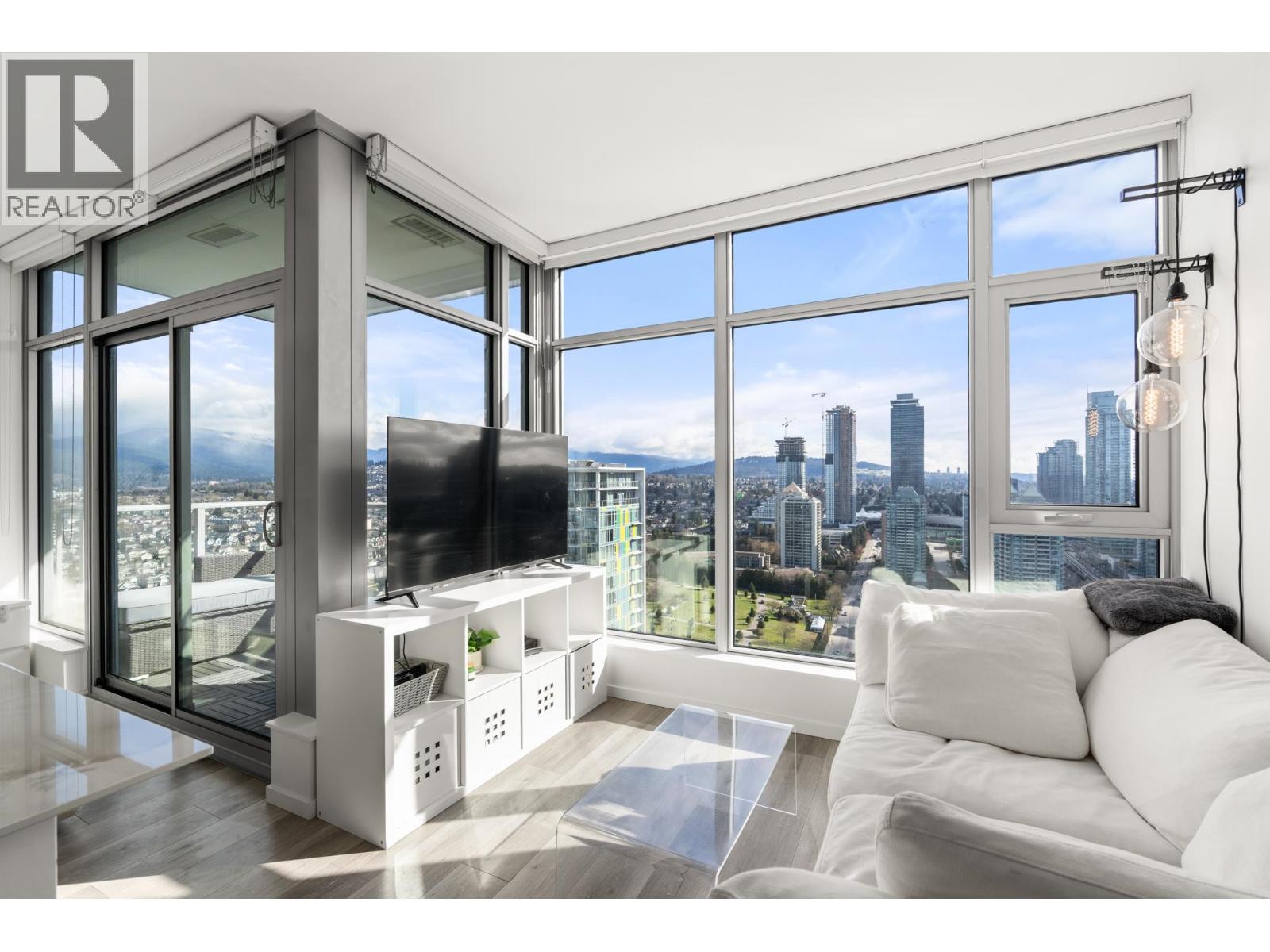 3302 1888 GILMORE AVENUE