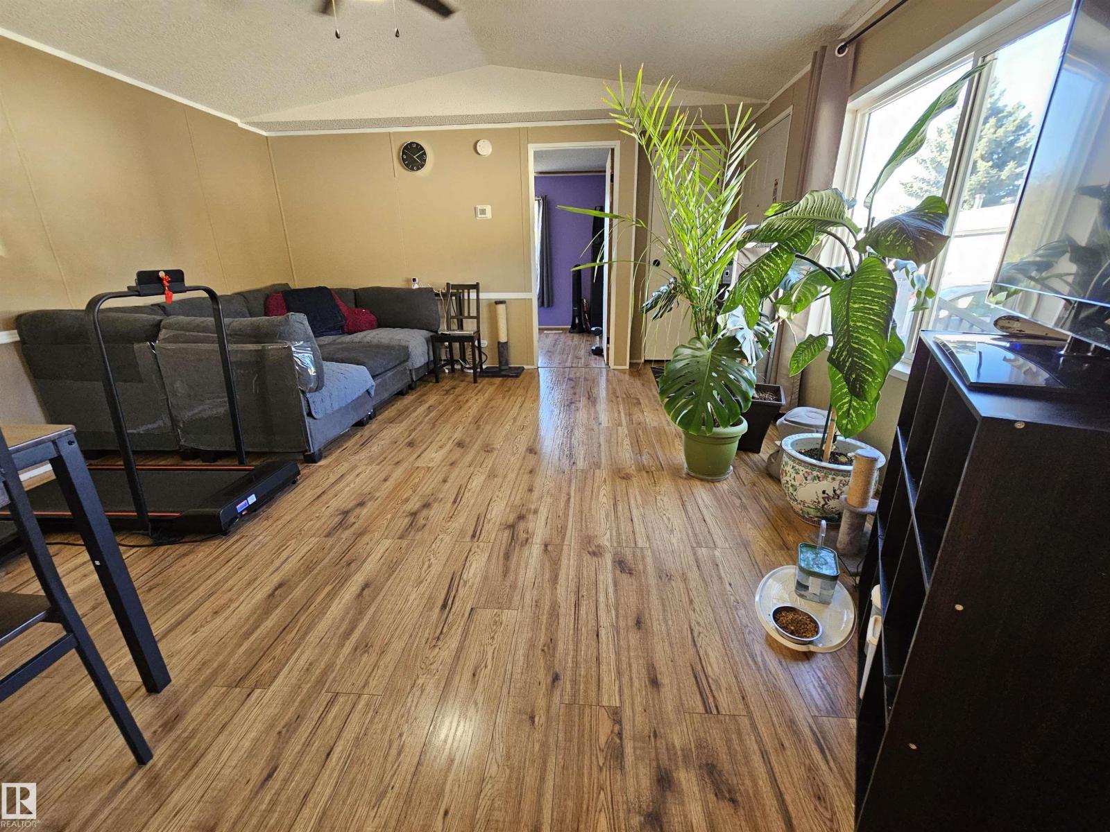 84 305 Calahoo RD NW