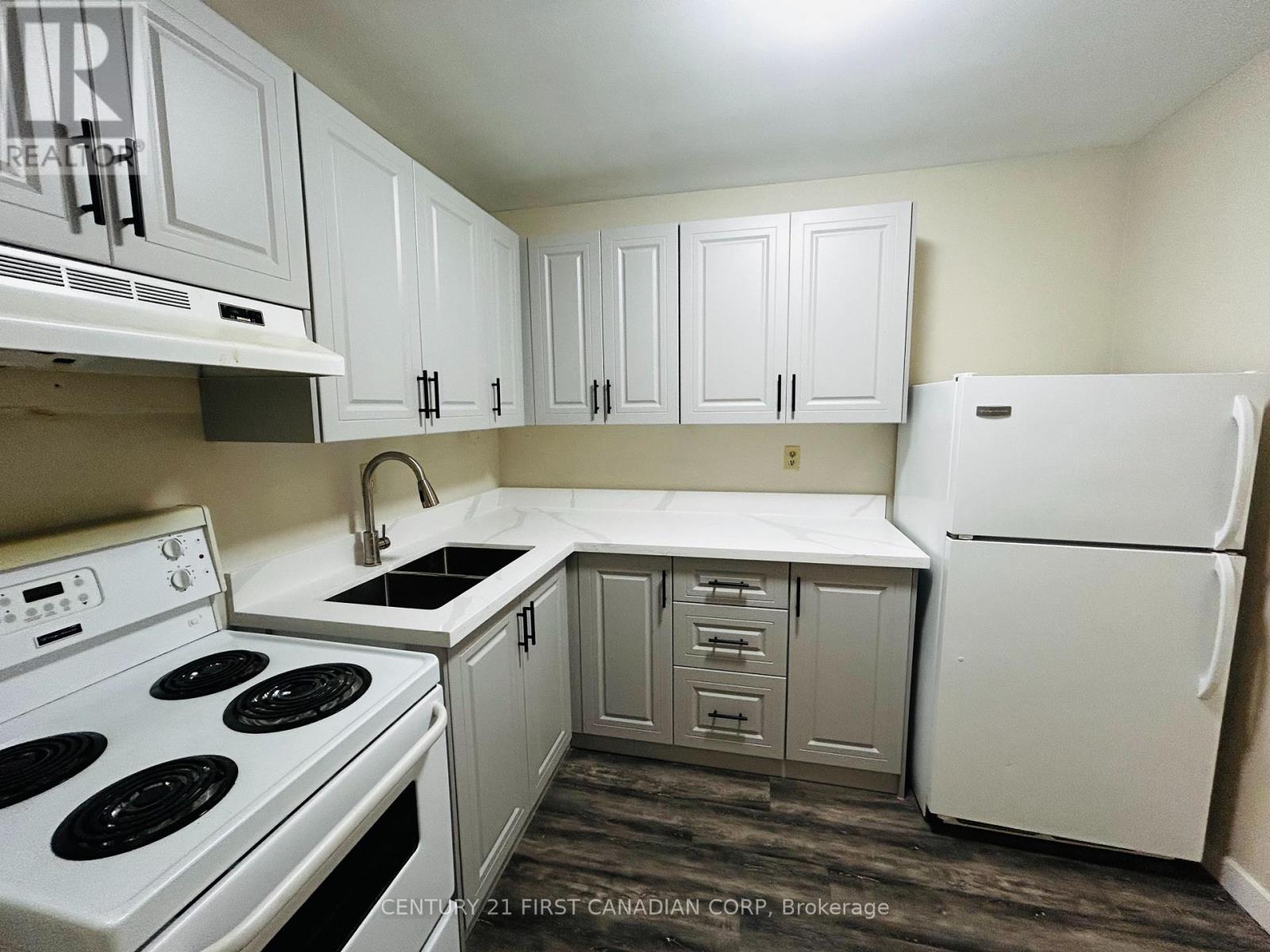 Photo 1 of 10 — 1011 - 573 MORNINGTON AVENUE Unit 1011, London East (East G), ON N5Y4T9