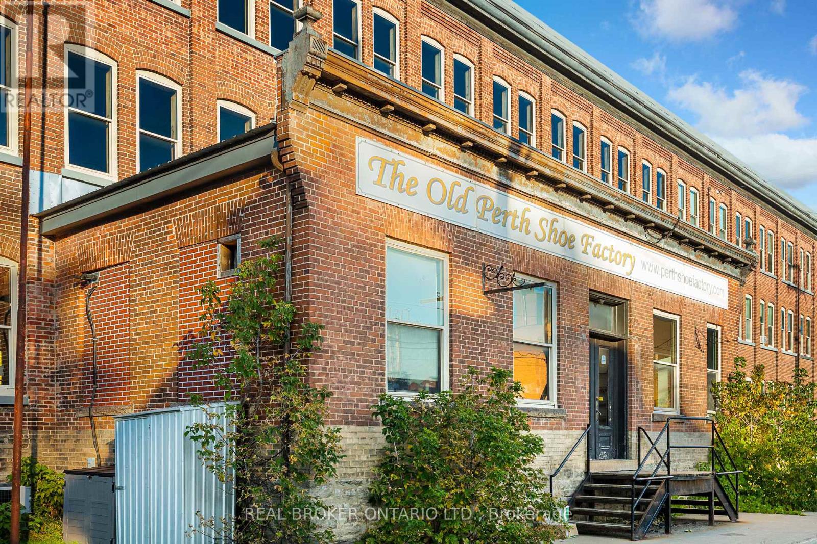 1 SHERBROOKE STREET E