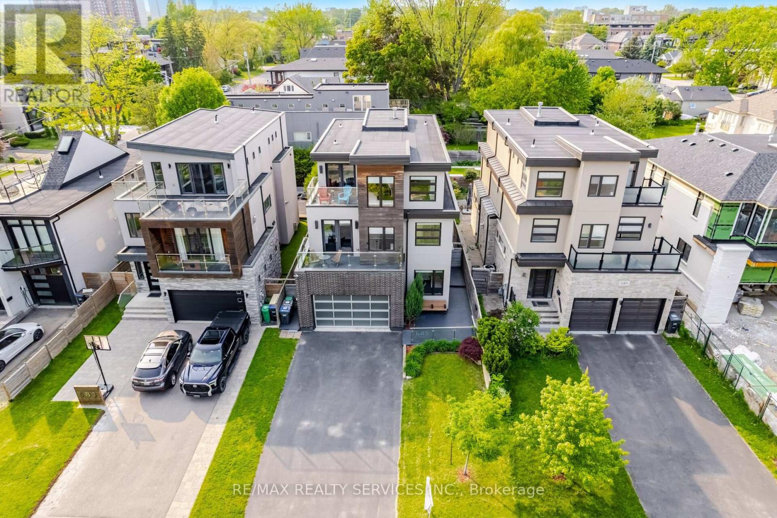 685 MONTBECK CRESCENT